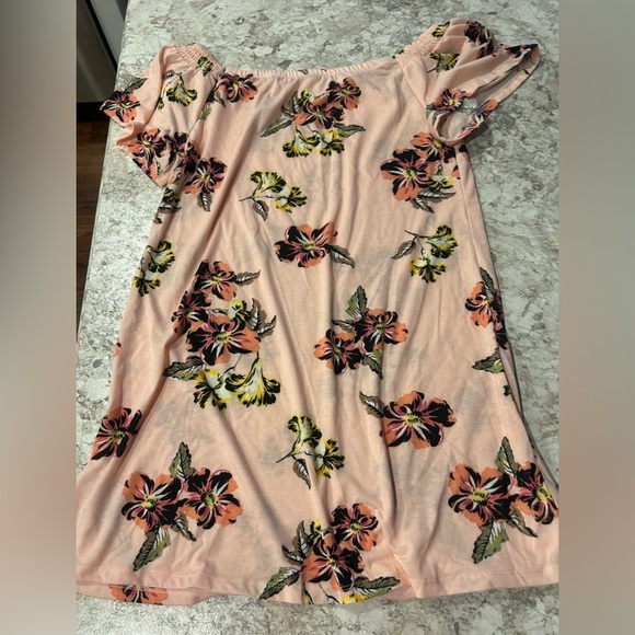 West loop off the shoulder dress Floral Medium NWT - Picture 8 of 8